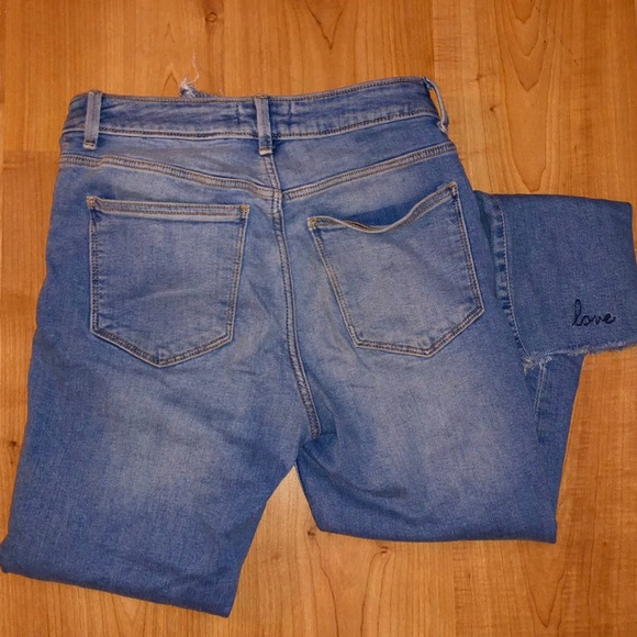 Forever 21 High Waisted Ripped Mom Jeans - Picture 4 of 4